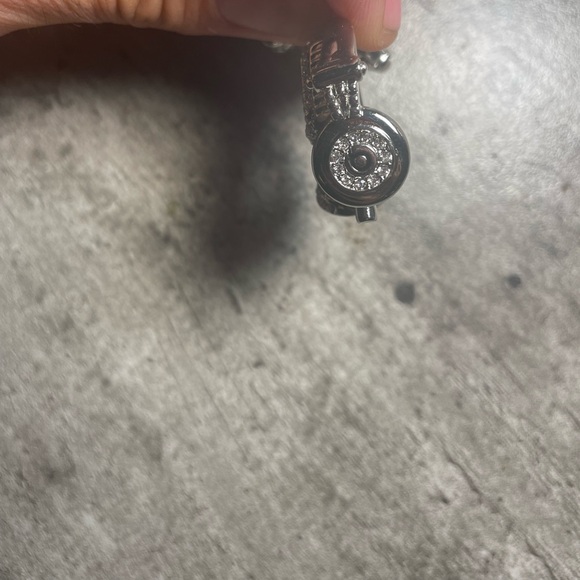 New Beats by Dre pendant on 28-Inch Chain - Picture 5 of 6